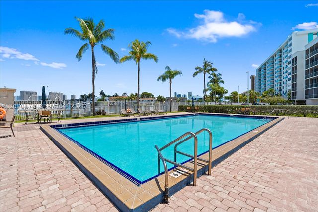 2821 N Miami Beach Blvd 4F, North Miami Beach, FL 33160