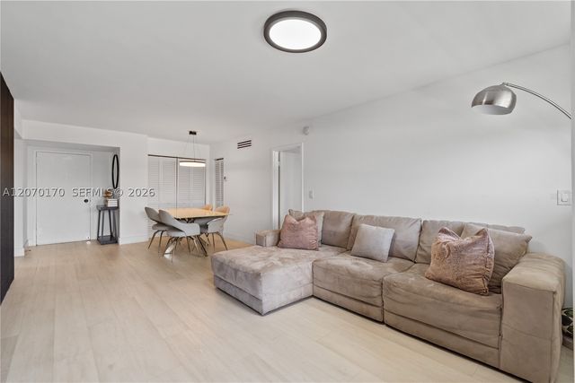 2821 N Miami Beach Blvd 4F, North Miami Beach, FL 33160