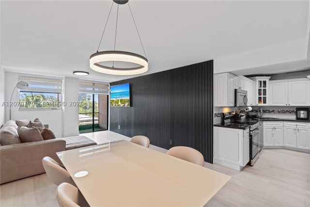 2821 N Miami Beach Blvd 4F, North Miami Beach, FL 33160