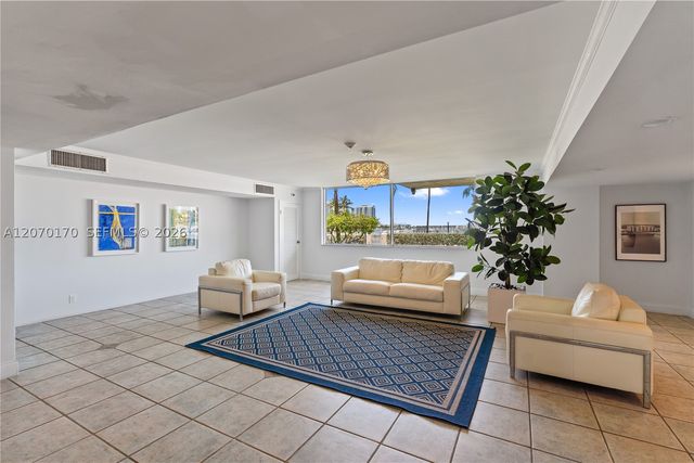 2821 N Miami Beach Blvd 4F, North Miami Beach, FL 33160