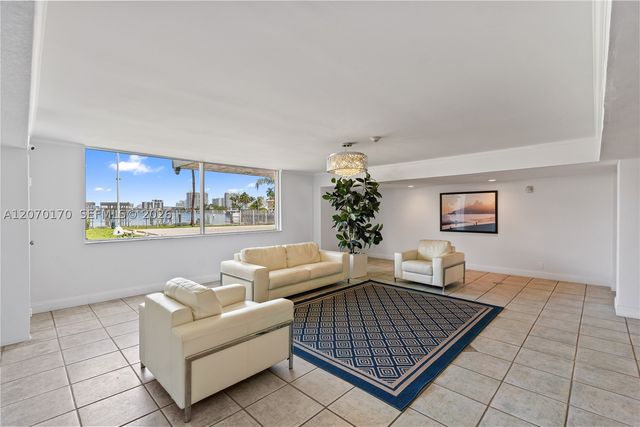 2821 N Miami Beach Blvd 4F, North Miami Beach, FL 33160