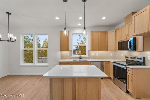 13029 N Cliffside PKWY, Hayden, ID 83835