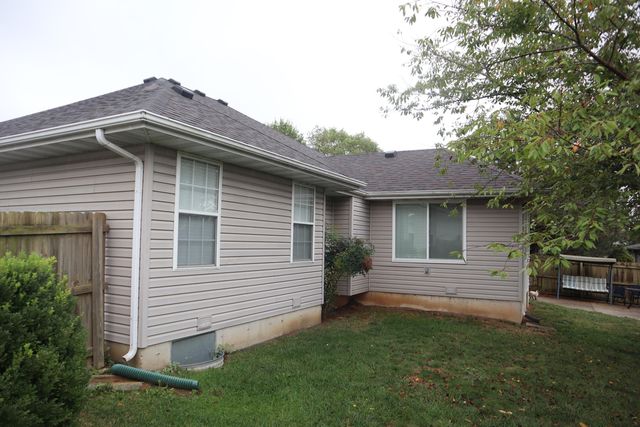 2707 South Ryan Place, Springfield, MO 65807