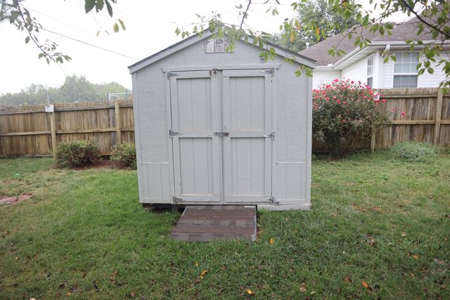 2707 South Ryan Place, Springfield, MO 65807