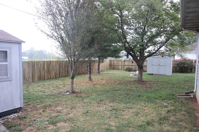 2707 South Ryan Place, Springfield, MO 65807