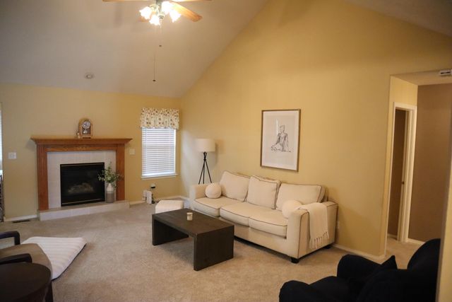2707 South Ryan Place, Springfield, MO 65807