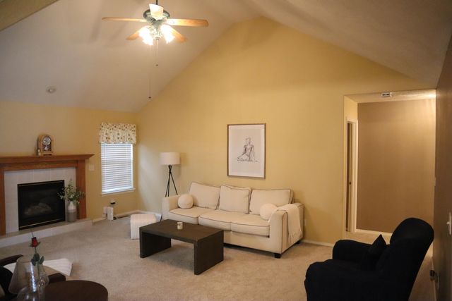 2707 South Ryan Place, Springfield, MO 65807