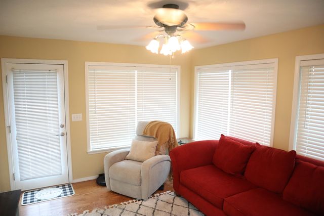 2707 South Ryan Place, Springfield, MO 65807