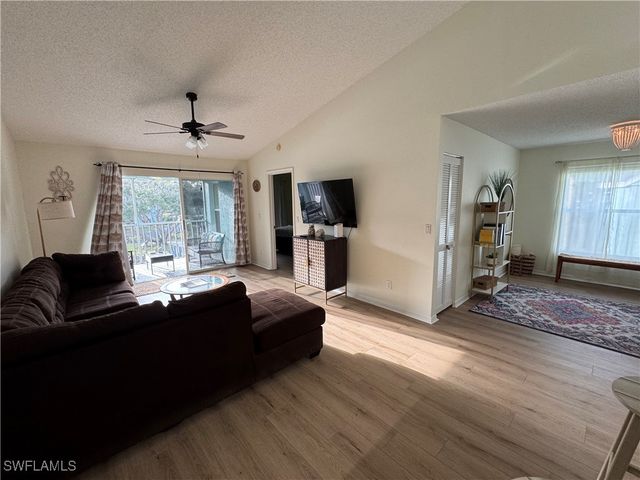 137 Wading Bird CIR F206, Naples, FL 34110