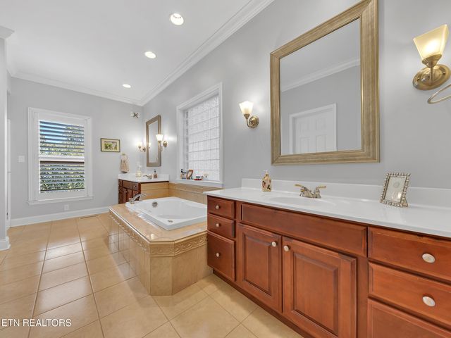 142 Center Park Lane, Oak Ridge, TN 37830