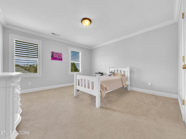 142 Center Park Lane, Oak Ridge, TN 37830