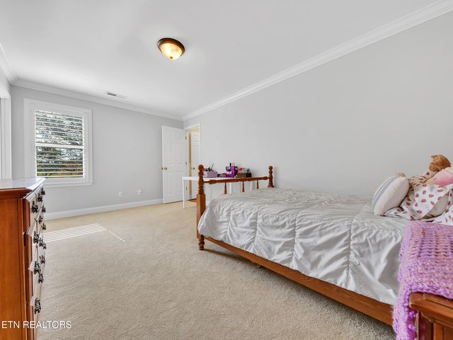 142 Center Park Lane, Oak Ridge, TN 37830