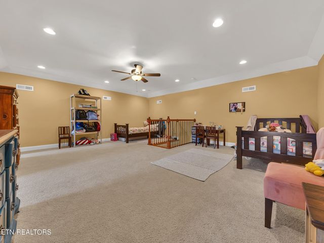 142 Center Park Lane, Oak Ridge, TN 37830