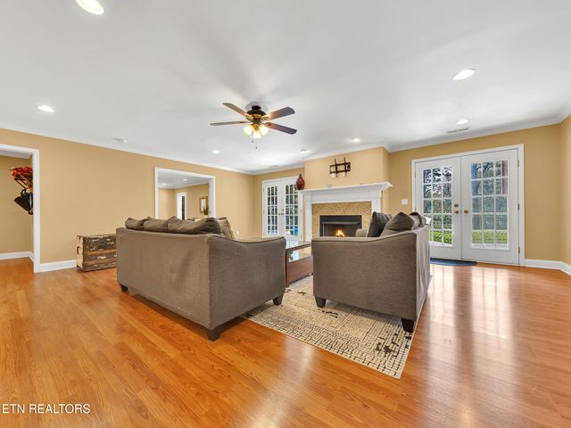 142 Center Park Lane, Oak Ridge, TN 37830