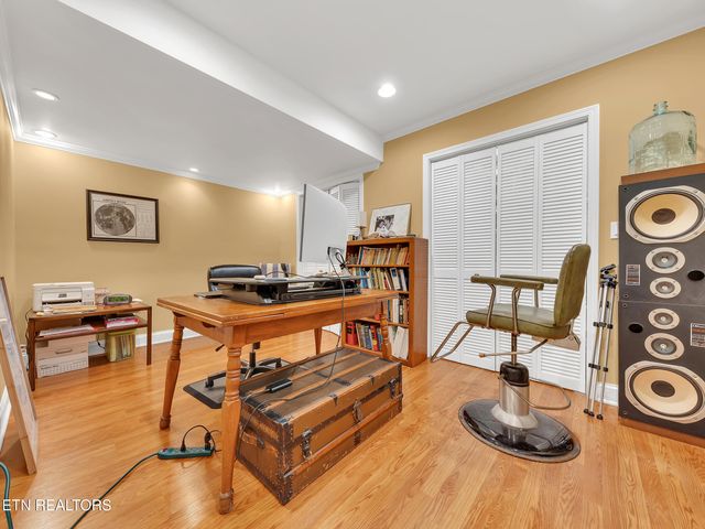 142 Center Park Lane, Oak Ridge, TN 37830