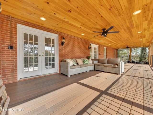 142 Center Park Lane, Oak Ridge, TN 37830