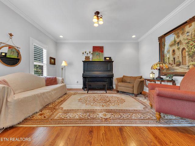 142 Center Park Lane, Oak Ridge, TN 37830