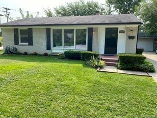 29214 Candlewood Ln, Southfield, MI 48076