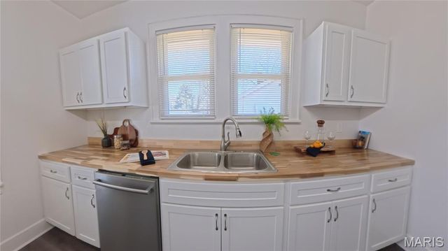 145 S 34th Street, Belleville, IL 62226