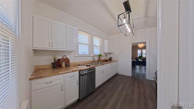 145 S 34th Street, Belleville, IL 62226