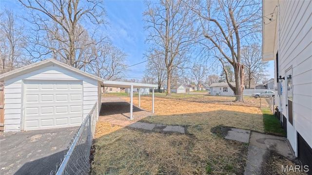 145 S 34th Street, Belleville, IL 62226