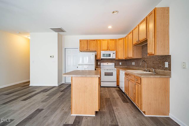 245 Plaza Drive E, Chapel Hill, NC 27517