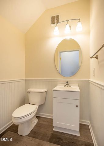 245 Plaza Drive E, Chapel Hill, NC 27517
