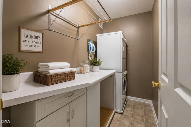 245 Plaza Drive E, Chapel Hill, NC 27517