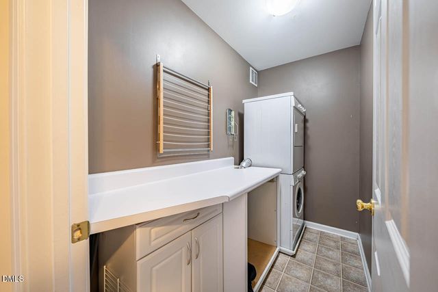 245 Plaza Drive E, Chapel Hill, NC 27517