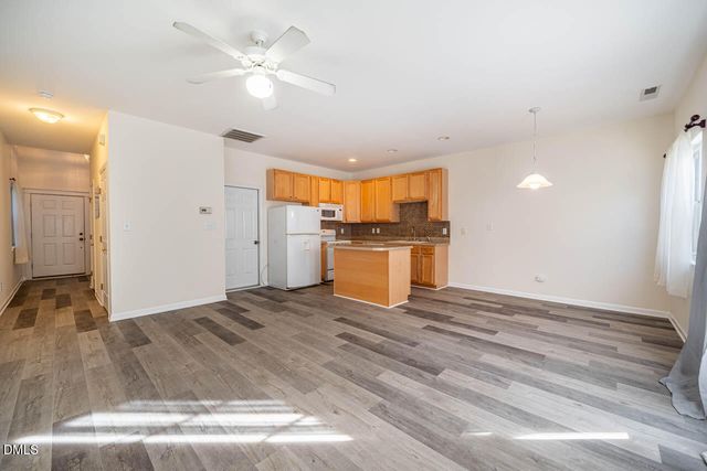 245 Plaza Drive E, Chapel Hill, NC 27517