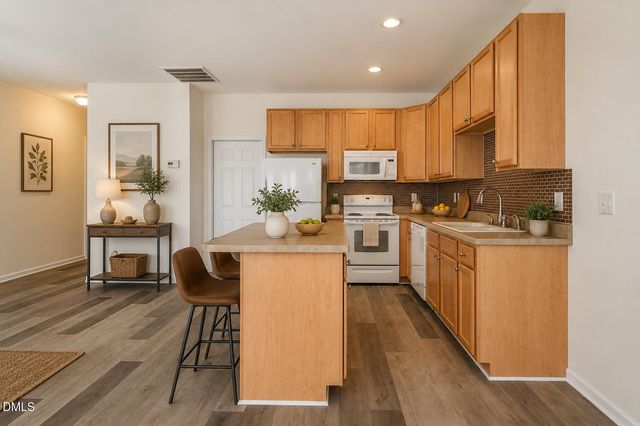 245 Plaza Drive E, Chapel Hill, NC 27517