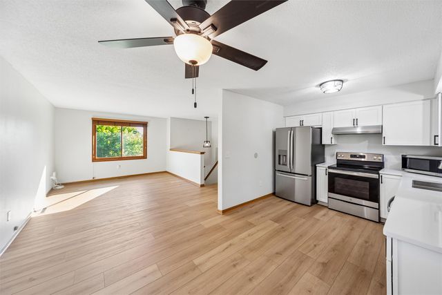 942 9th Avenue NW, Altoona, IA 50009