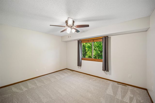 942 9th Avenue NW, Altoona, IA 50009