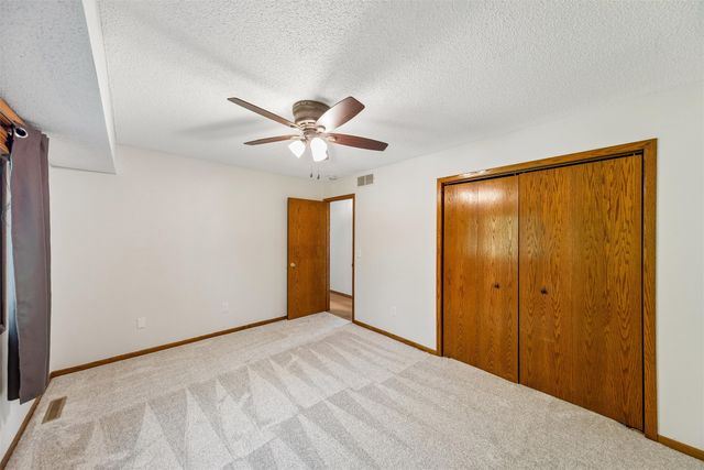 942 9th Avenue NW, Altoona, IA 50009