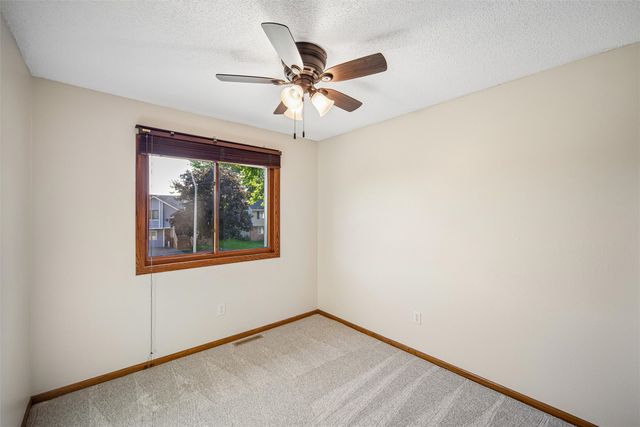 942 9th Avenue NW, Altoona, IA 50009