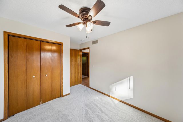 942 9th Avenue NW, Altoona, IA 50009