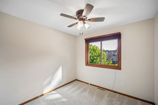 942 9th Avenue NW, Altoona, IA 50009