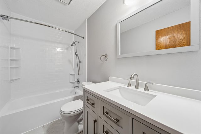 942 9th Avenue NW, Altoona, IA 50009