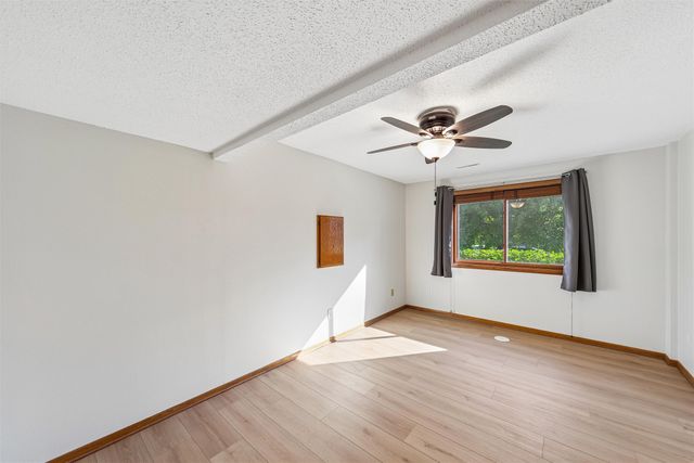 942 9th Avenue NW, Altoona, IA 50009