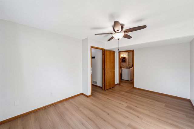 942 9th Avenue NW, Altoona, IA 50009