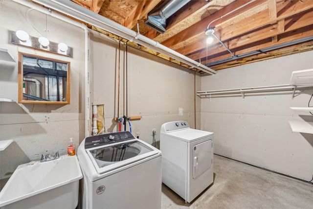 942 9th Avenue NW, Altoona, IA 50009