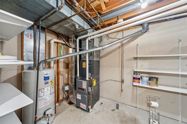 942 9th Avenue NW, Altoona, IA 50009