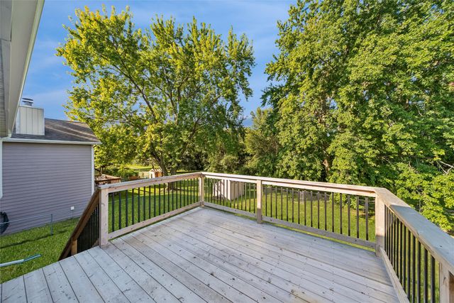 942 9th Avenue NW, Altoona, IA 50009
