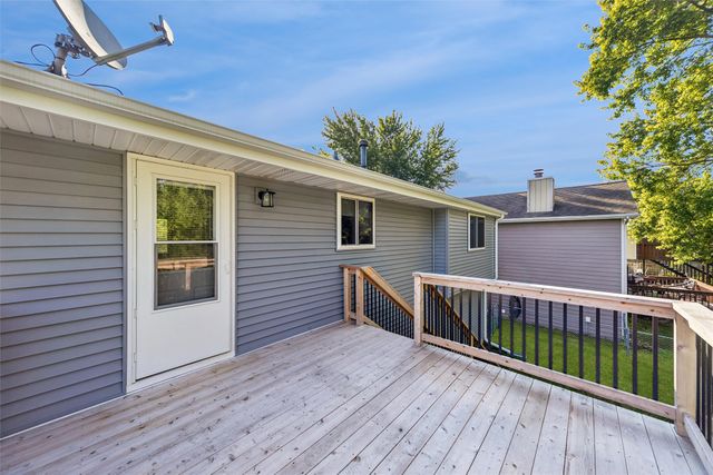 942 9th Avenue NW, Altoona, IA 50009