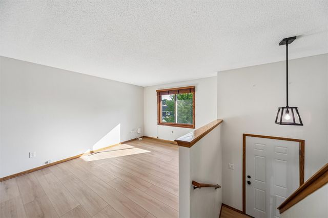 942 9th Avenue NW, Altoona, IA 50009