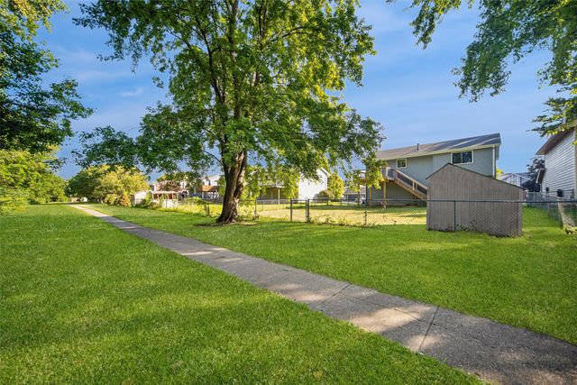 942 9th Avenue NW, Altoona, IA 50009
