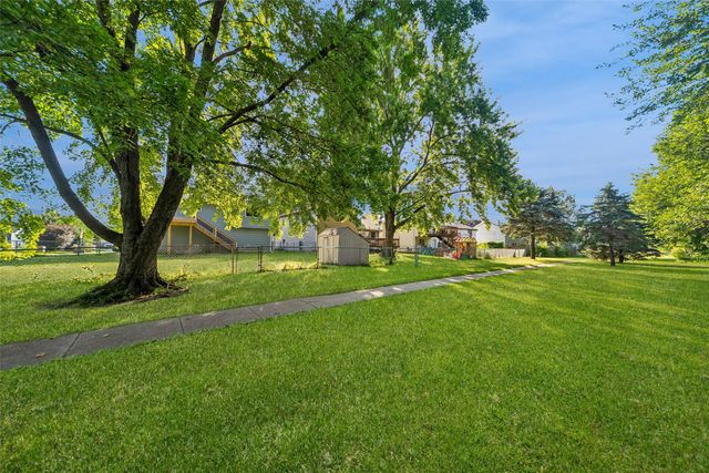 942 9th Avenue NW, Altoona, IA 50009