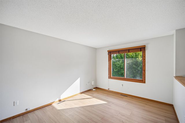 942 9th Avenue NW, Altoona, IA 50009