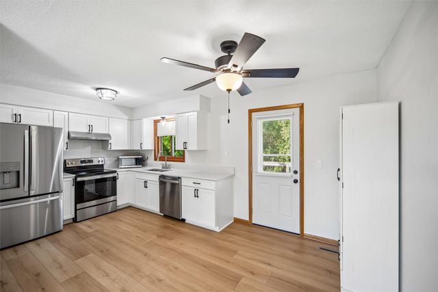 942 9th Avenue NW, Altoona, IA 50009