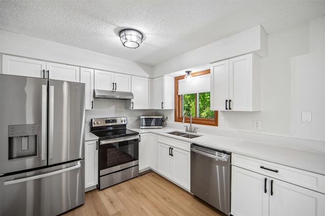 942 9th Avenue NW, Altoona, IA 50009